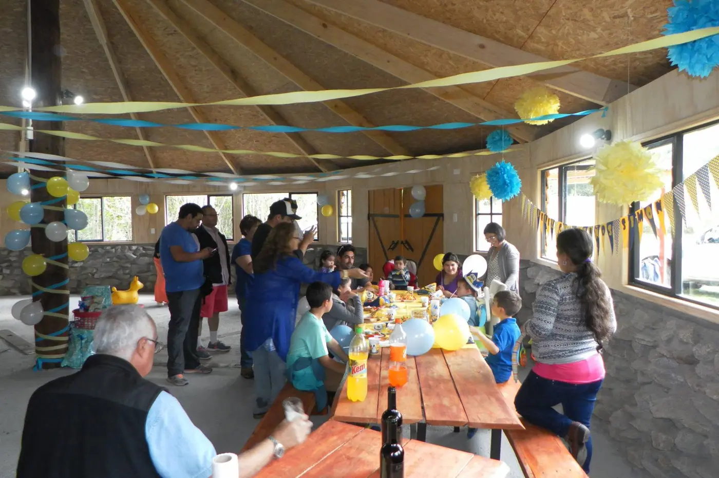 Celebración real al interior del quincho